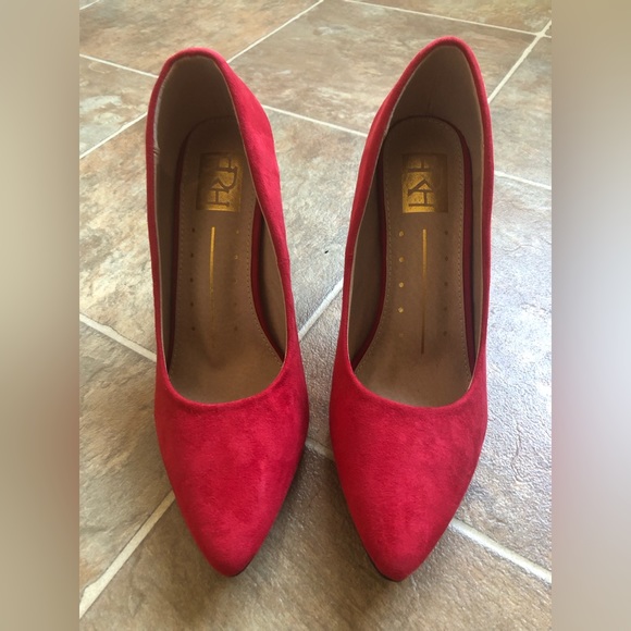 FAUX SUEDE HIGH HEEL PUMPS SIZE: 9.0 - Picture 2 of 6